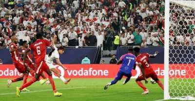 المؤتمر نت - ضمن المنتخب العراقي تأهله إلى ربع نهائي كأس العرب لكرة القدم بفوزه على نظيره السوداني 2-0 يوم السبت، محققا انتصاره الثاني تواليا في دور المجموعات