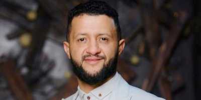 المؤتمر نت - طالب الفنان اليمني حمود علي السمه، جمهوره ومتابعيه بالدعاء لوالدته بعد دخولها العناية المركزة