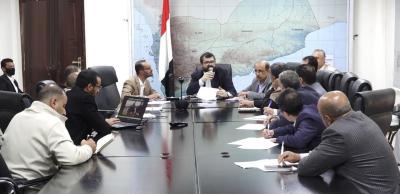 المؤتمر نت - ناقش اجتماع عقد اليوم بصنعاء برئاسة وزير الصحة والبيئة الدكتور علي شيبان، أداء مكاتب الصحة في المحافظات وسبل الارتقاء بخدماتها