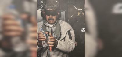 المؤتمر نت - نشر الرئيس الأمريكي دونالد ترامب اليوم السبت، صورة للرئيس الفنزويلي نيكولاس مادورو مكبل اليدين ومعصوب العينين وهو على متن سفينة أمريكية