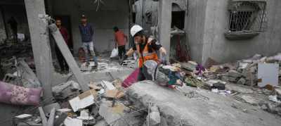 المؤتمر نت - قال مدير جهاز الدفاع المدني في غزة، العميد رائد الدهشان، إن استمرار منع إدخال الآليات والمعدات الثقيلة يحول دون انتشال نحو 10 آلاف جثمان لا تزال تحت الأنقاض